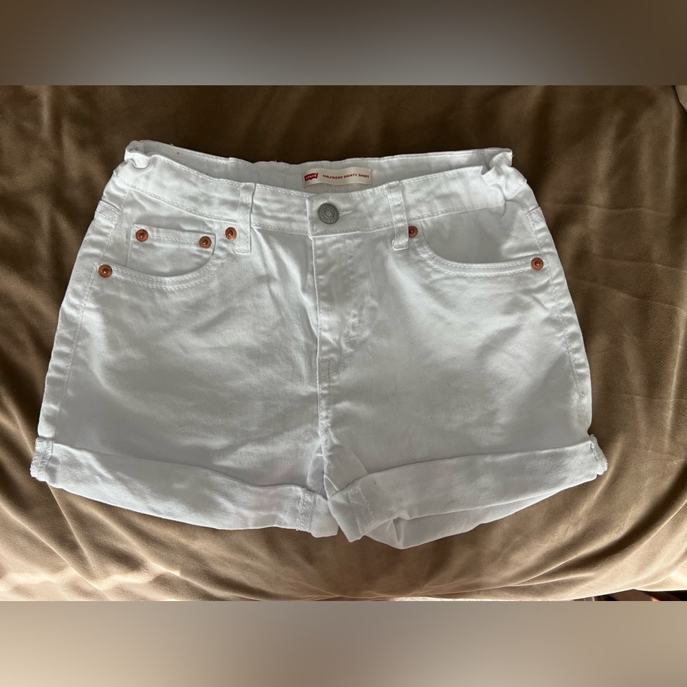 GUC Girls size 14 adjustable waist Levi’s white shorts with zipper